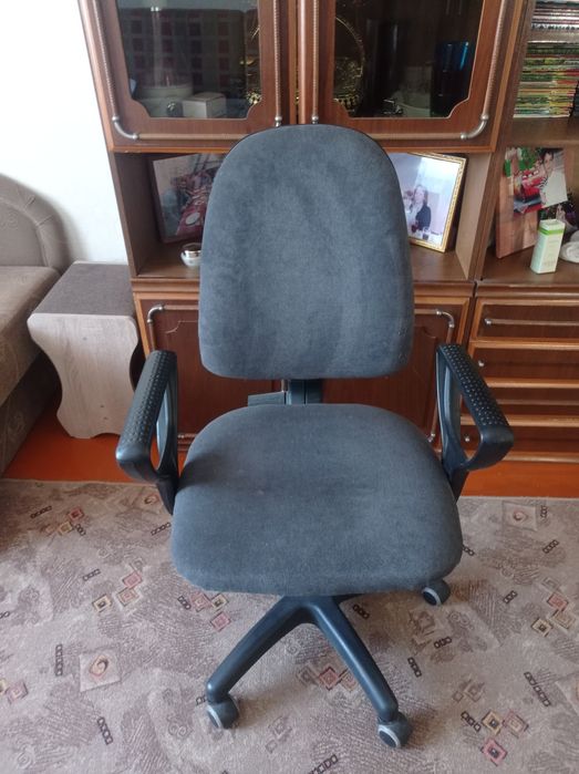 продам офисное кресло срочно!!