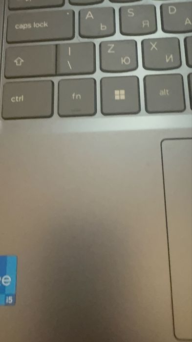 Lenovo лаптопа е в гаранция закупен от Виваком ,Ползван е по малко от година,почти не е ползван леки забележки по корпуса ,работи безупречно!