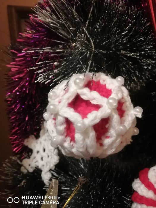 Ръчно изплетени коледни украси