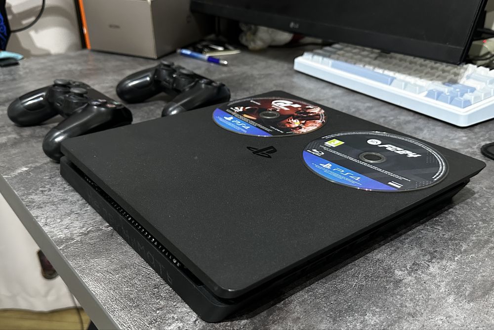 PlayStation 4 Slim