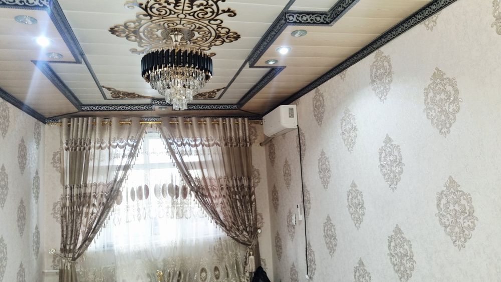 Nurobot shahrida 3 honali  UY SOTILADI