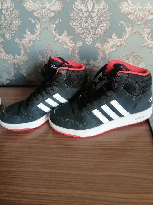 Кроссовки высокие