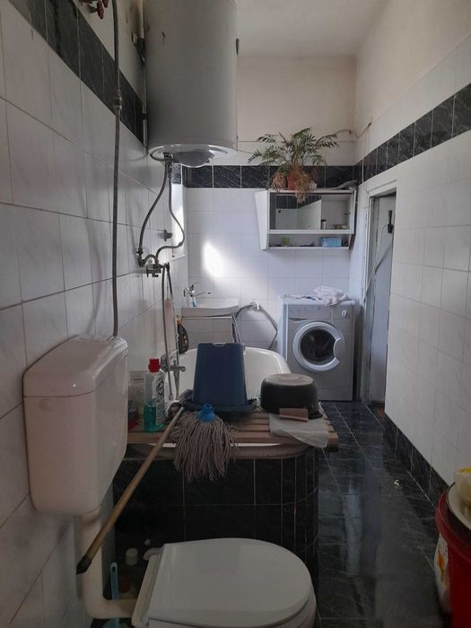 Vand apartament 2 camere la curte comună zonă centrală Arad