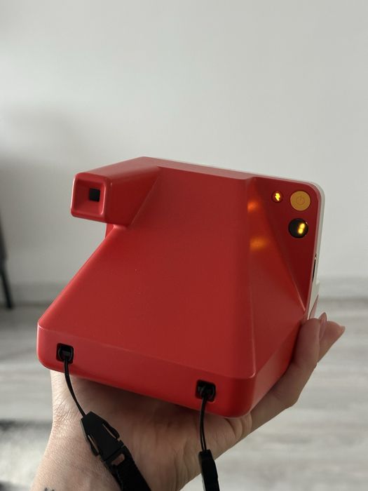 Моментен фотоапарат Polaroid now