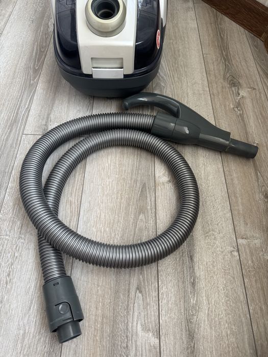 Продам водяной пылесос от Vitek