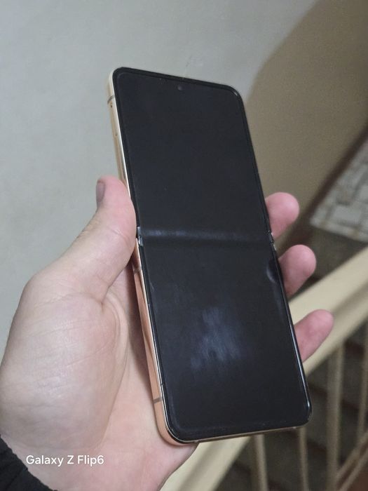 Samsung  Z flip 4   argnal