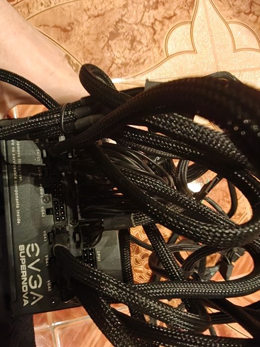 Vand sursă modulara EVGA Supernova 1000w gold+ in stare foarte buna!