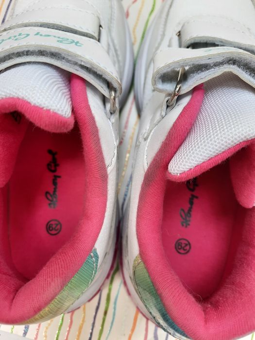 Белые кроссовочки в отличном состоянии