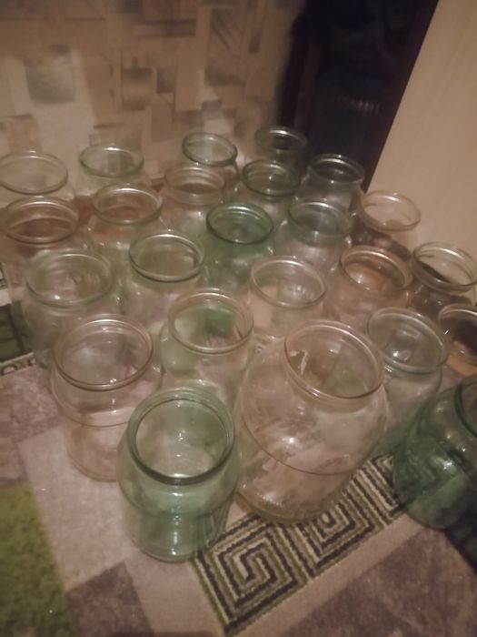 Продам банки  1 лит. По 100т