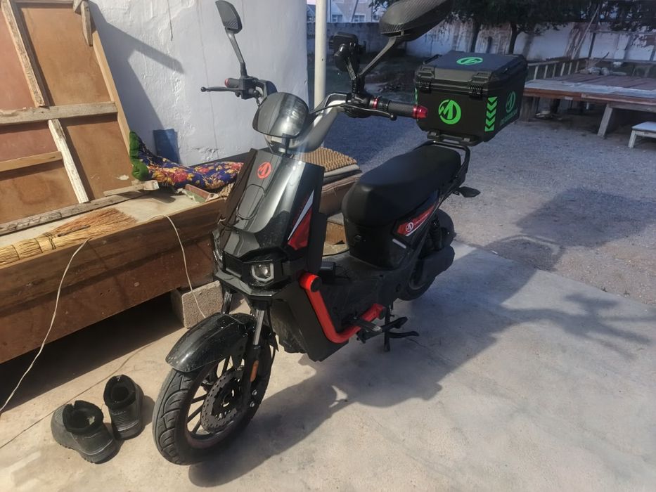продается электрический скутер,почти новый,купил 2 недели назад,цена 5