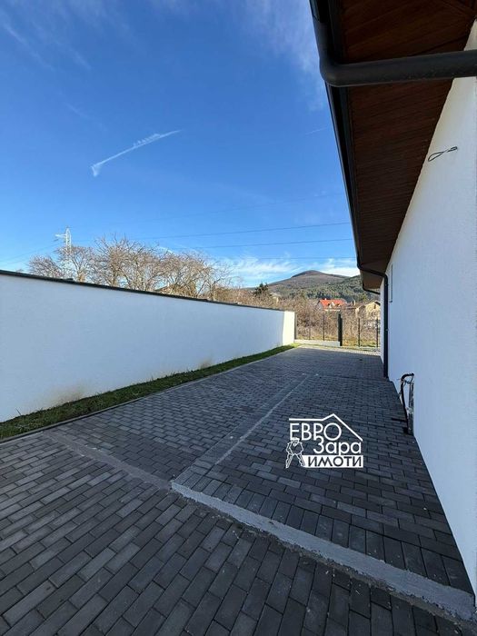 УНИКАЛНА новопостроена КЪЩА в село Змейово