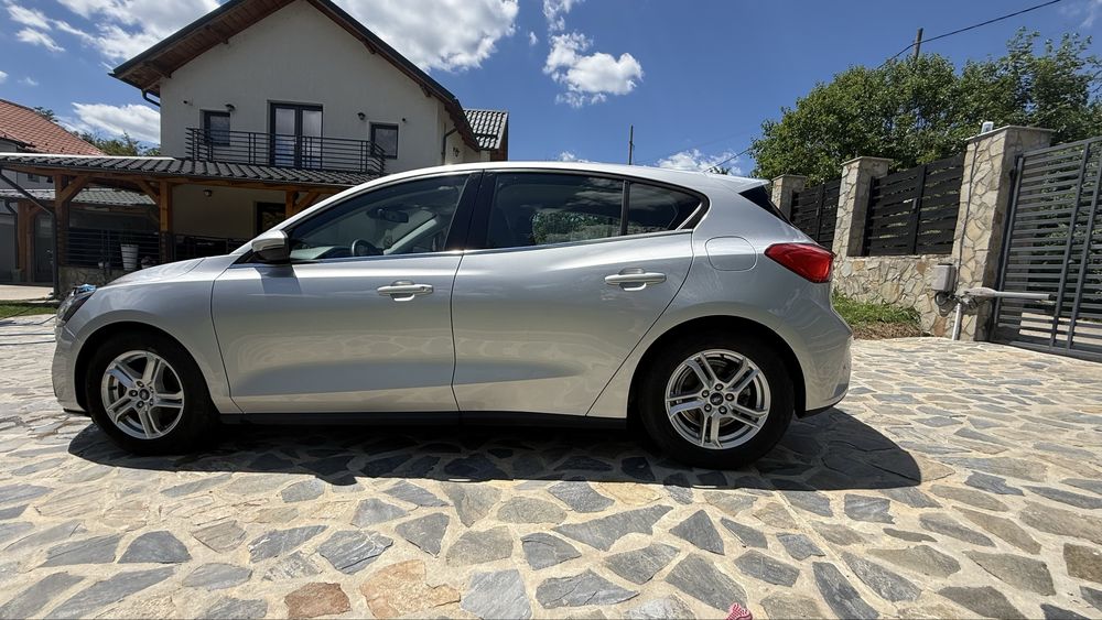 FORD Focus 2022 — imagine 4