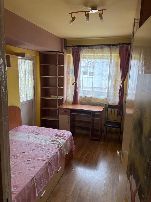 P.F. închiriez apartament 3 camere Micro 3, langa Profi si Hiper Dr.Ma