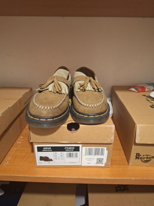 Pantofi Dr Martens olive mărimea 39 foarte comozi.