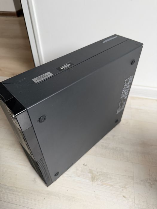 Настолни компютри (малки и големи) + монитори