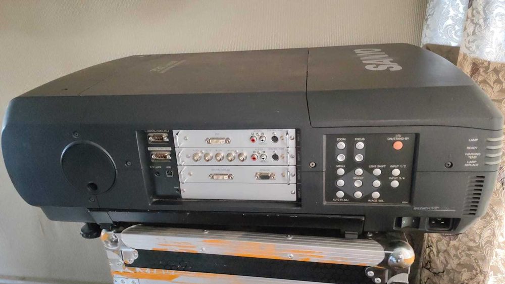 Проектор SANYO XF47