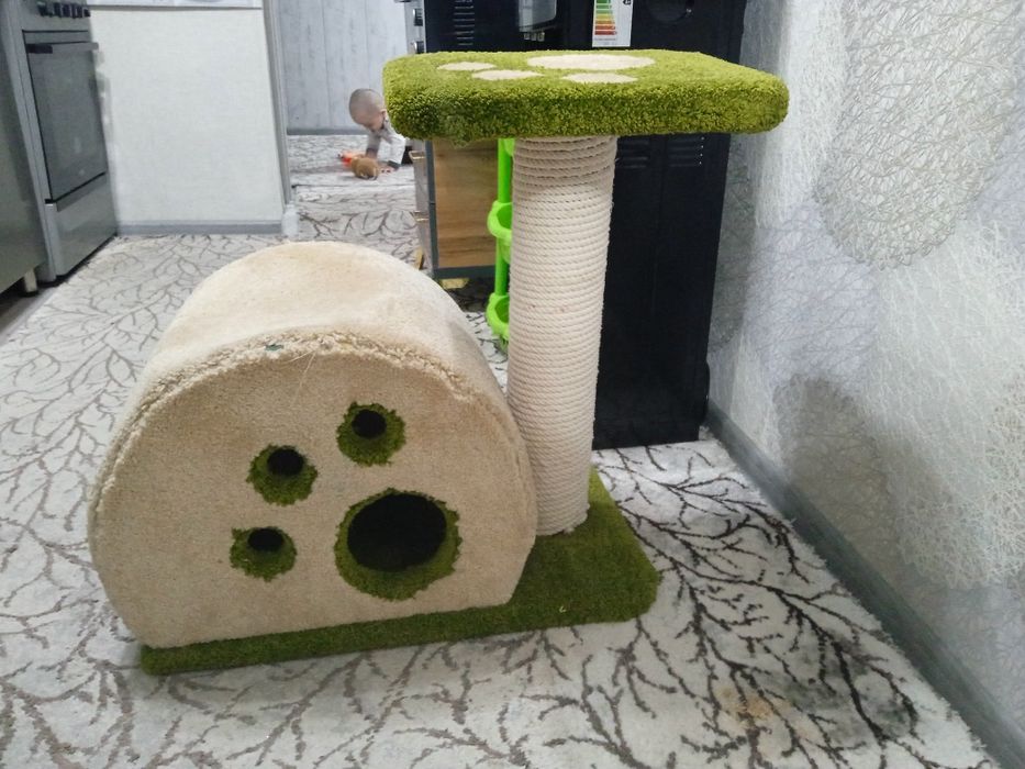 Кошачий домик в хорошем состоянии