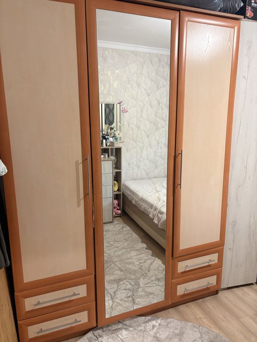 Продам шкаф большой вместительный