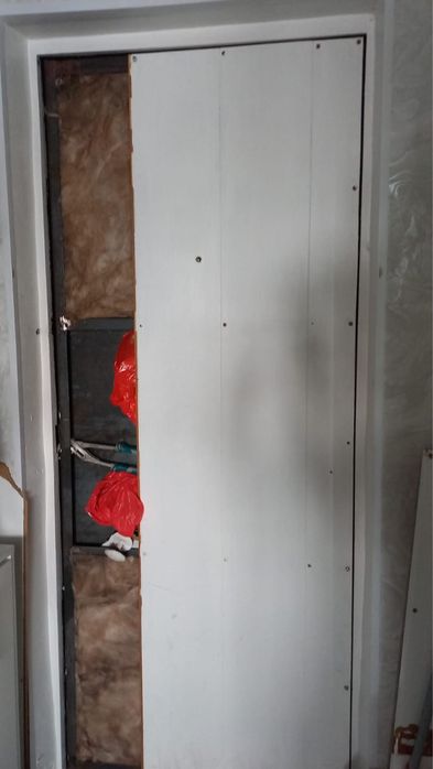 Железная дверь.