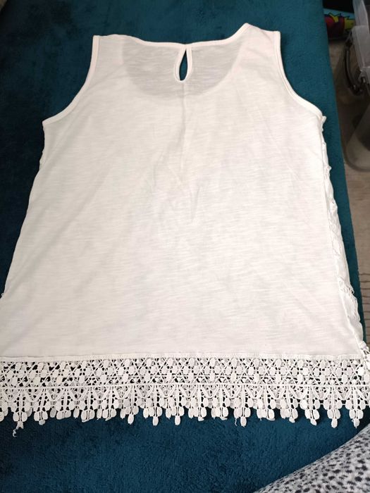 Vând maieu cu dantela