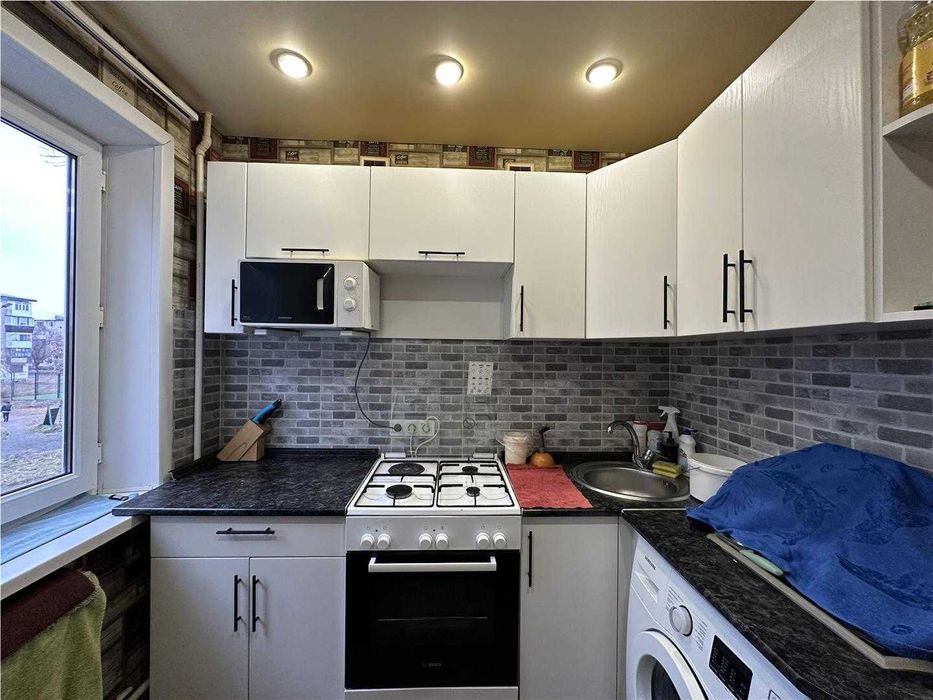 -Продам 3 комн на 7 микрорайоне.  Теплая!