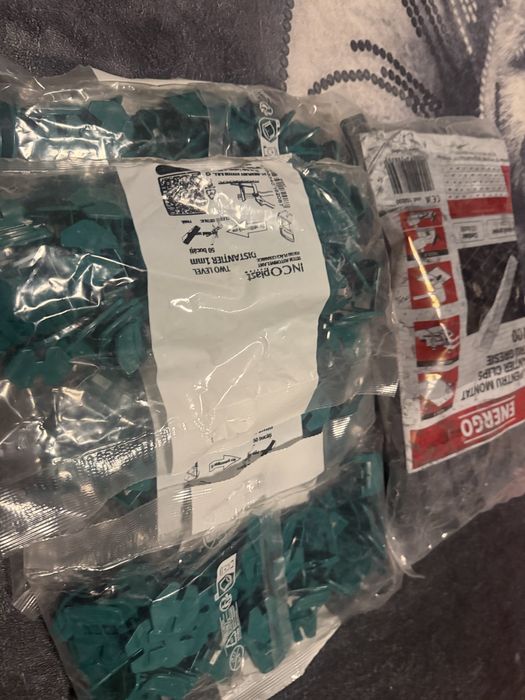 Clipsuri si pene gresie /faianta de 1 mm