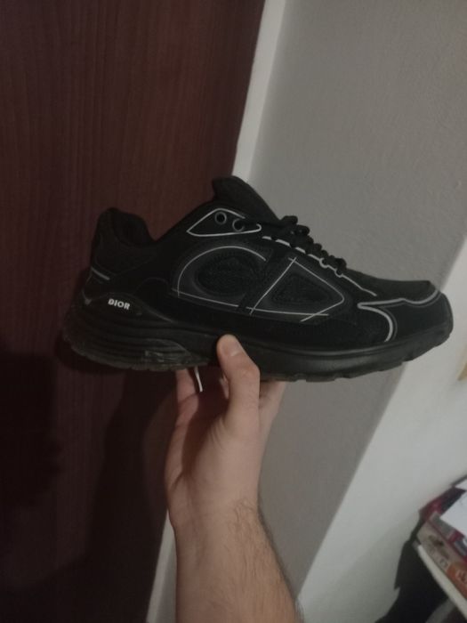 Adidași b30 purtati