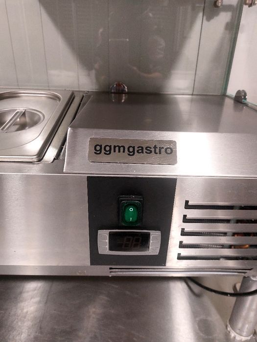 Хладилна витрина-салатен бар