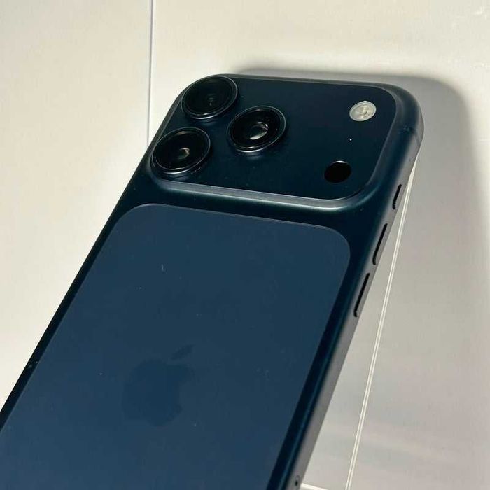iPhone 17 Pro 256GB Albastru – Baterie 100%, Doar 13 Cicluri, Stare Excelentă