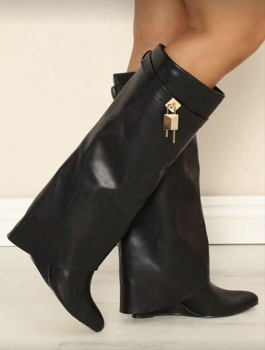 Дамски елегантни ботуши на платформа