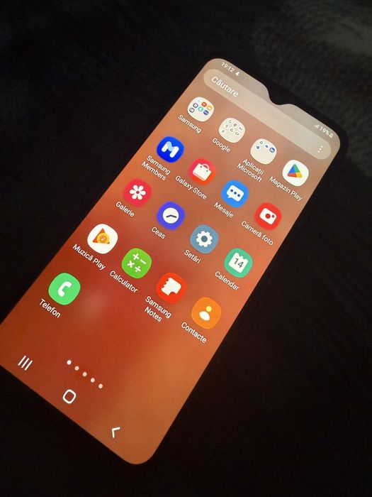 Samsung a 30.