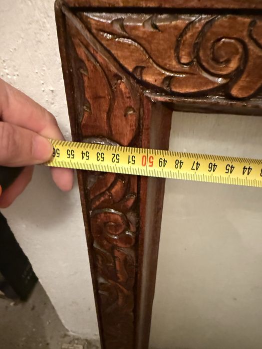 Красива рамка от дърворезба