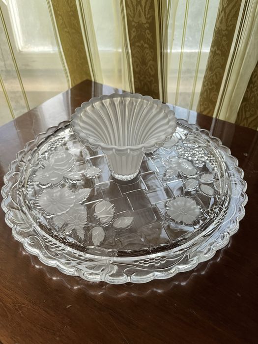 Тарелка для торта на ножке