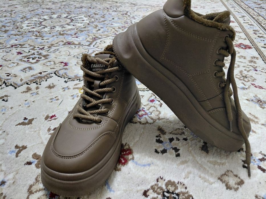 Holat:yangi. Razmer:40. Sifat:alo