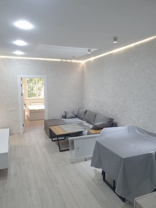 Обои. Декоративная штукатурка. Покраска стен. Ламинат.