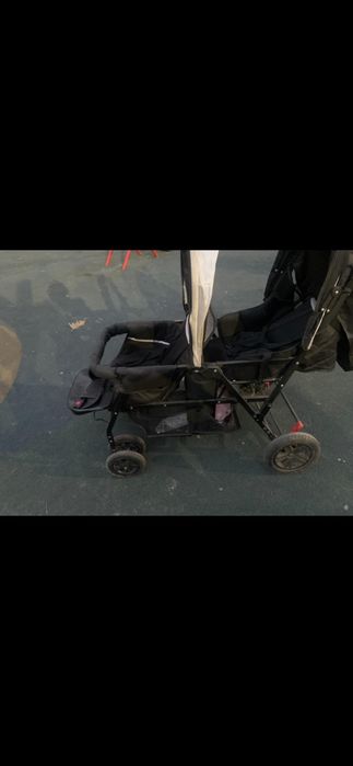 Коляска двухяростная