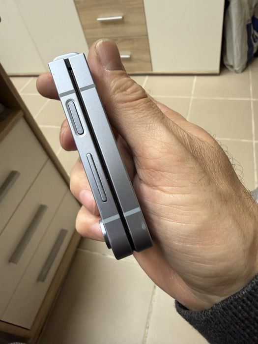 Samsung Galaxy Z Flip 6 12/256gb- отличен