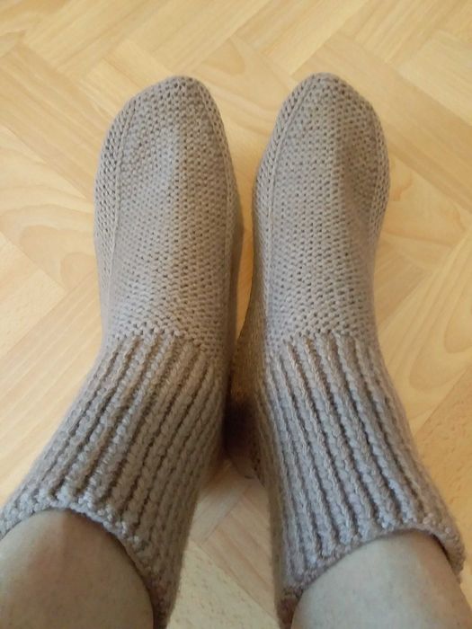 Тёплые вязаные носки, тапочки, следки