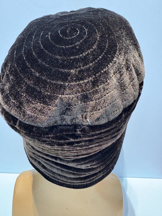 Дамска зимна, букет шапка SEEBERGER