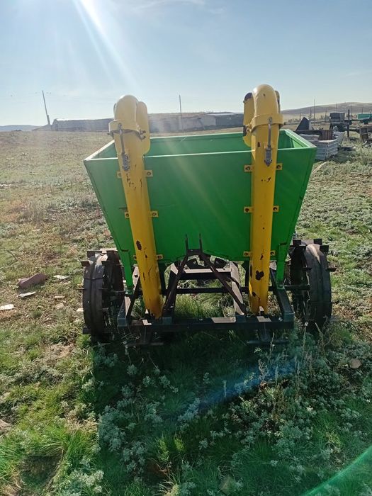 Продам культиватор и картофелесажалку