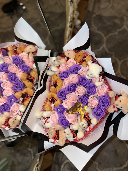 Vand trandafiri cu ursuletii