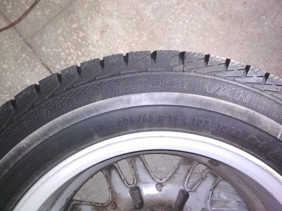 Автошины зимние ,"Gislaved" , с дисками ,на "Мерседесы" , шипы.