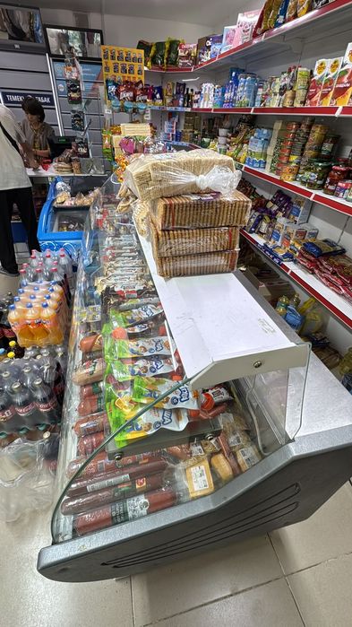 Продается витринный холодильник