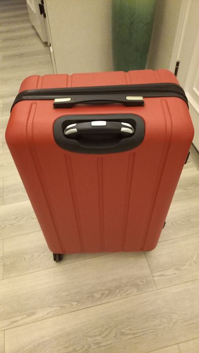 СРОЧНО  продается Чемодан.