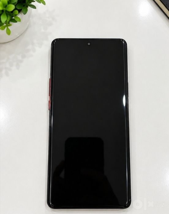 Honor X 9c  256 /8 xotira yangi holatda karobkasi bor