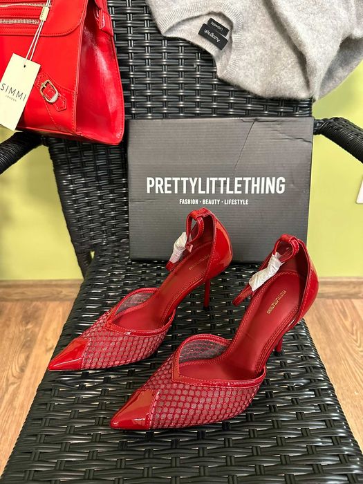 Червени токчета Pretty Little Thing