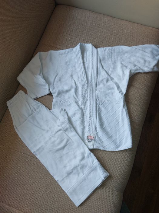 Продам детское кимоно.