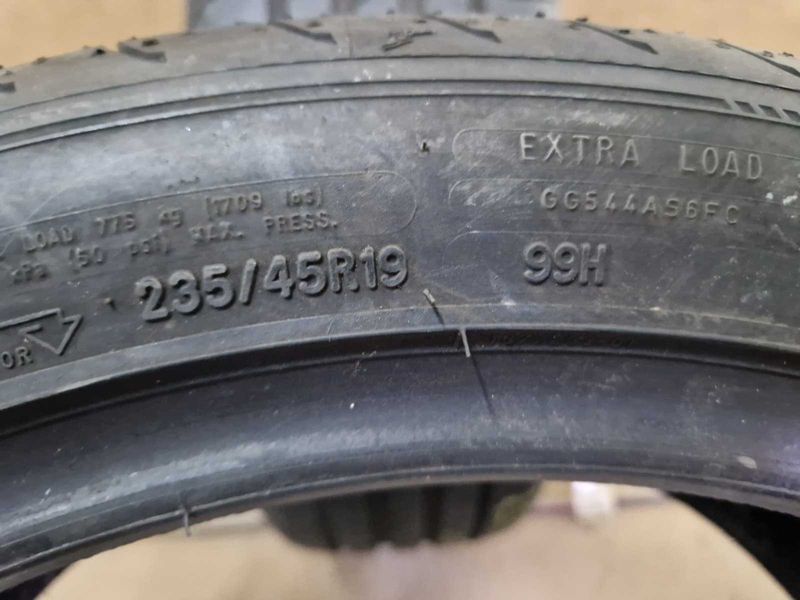 2 Goodyear R19 235/45
летни гуми
DOT2721