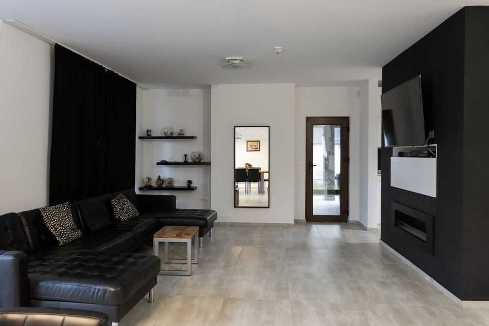 Къща под наем в.з. Врана - Лозен