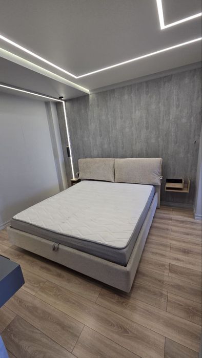 Продам двуспальнюю кровать